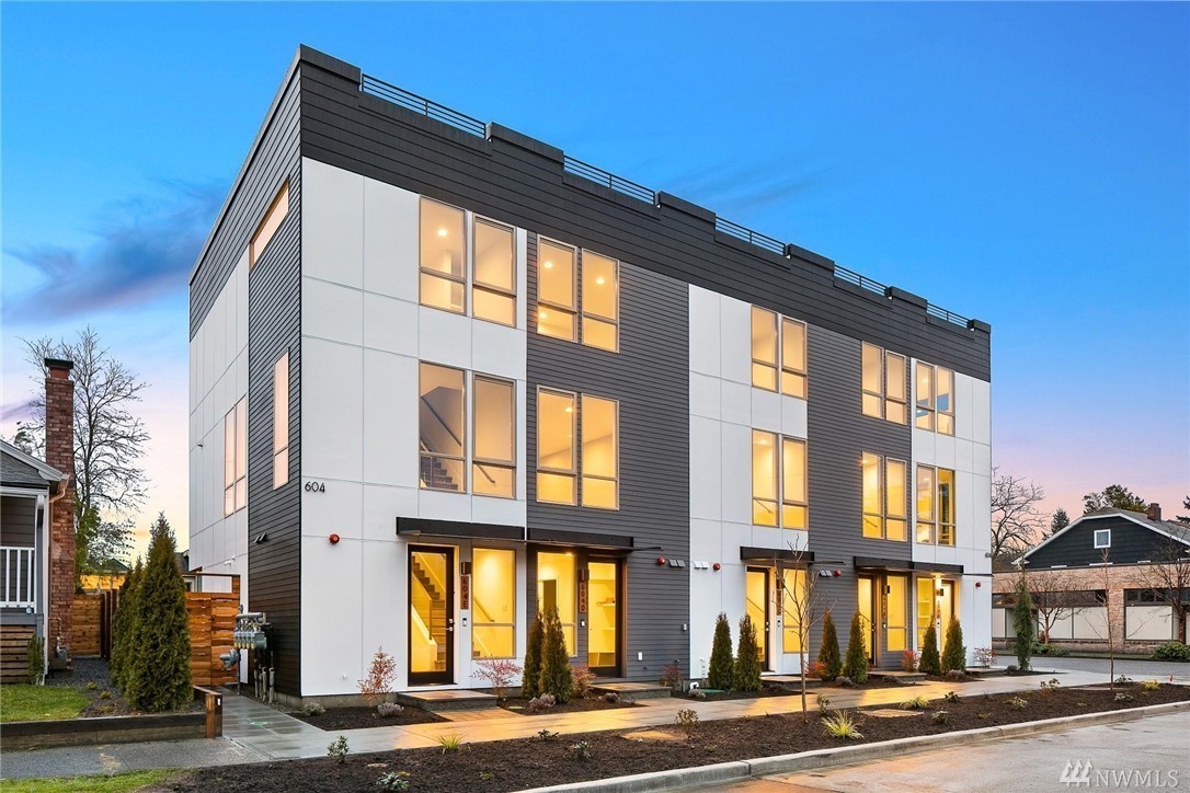 SOLD Five townhouses with modern design